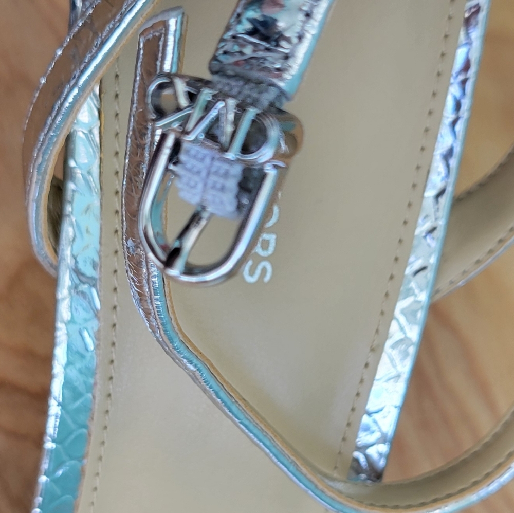 MICHAEL KORS Liana Sandal SILVER 7 (New) - Picture 4 of 8